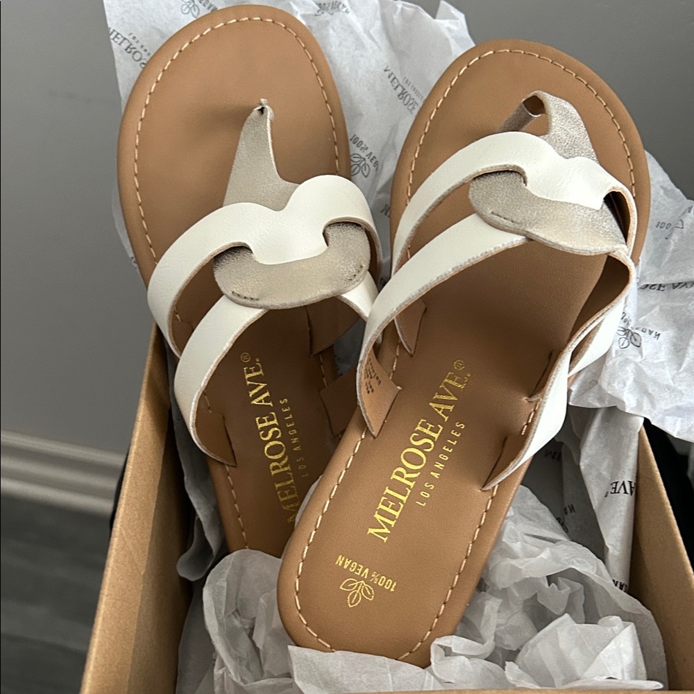 Melrose Ave White and Tan Women's Sandals